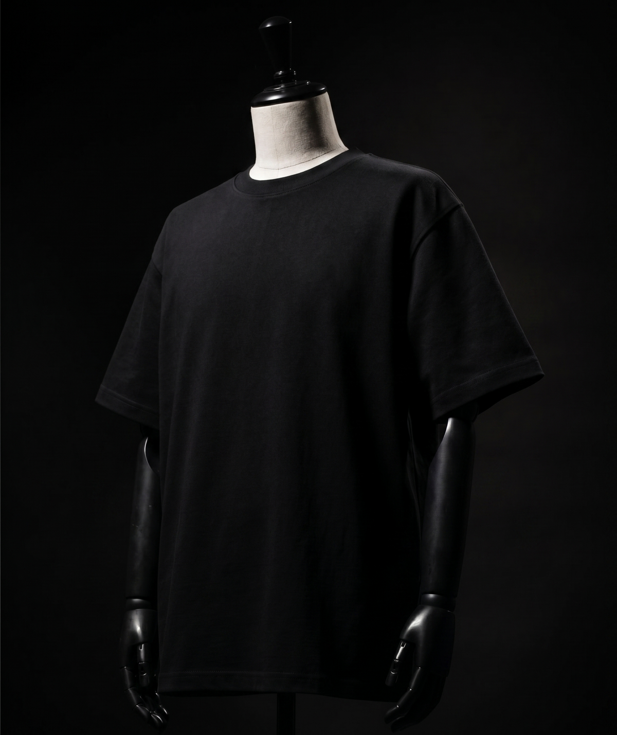 Black solid crew neck t-shirt, relaxed fit, 220 GSM cotton